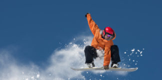 Storia dello snowboard: dai garage alle Olimpiadi 16 0 Snowboarder in salto